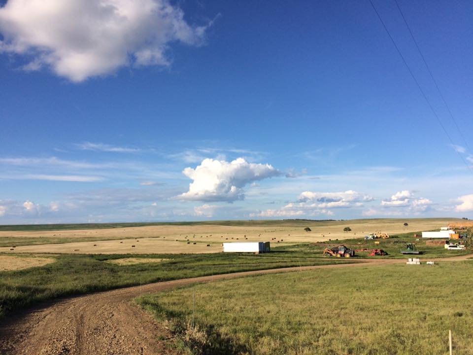 35741637_410175416125148_9071236791922589696_n